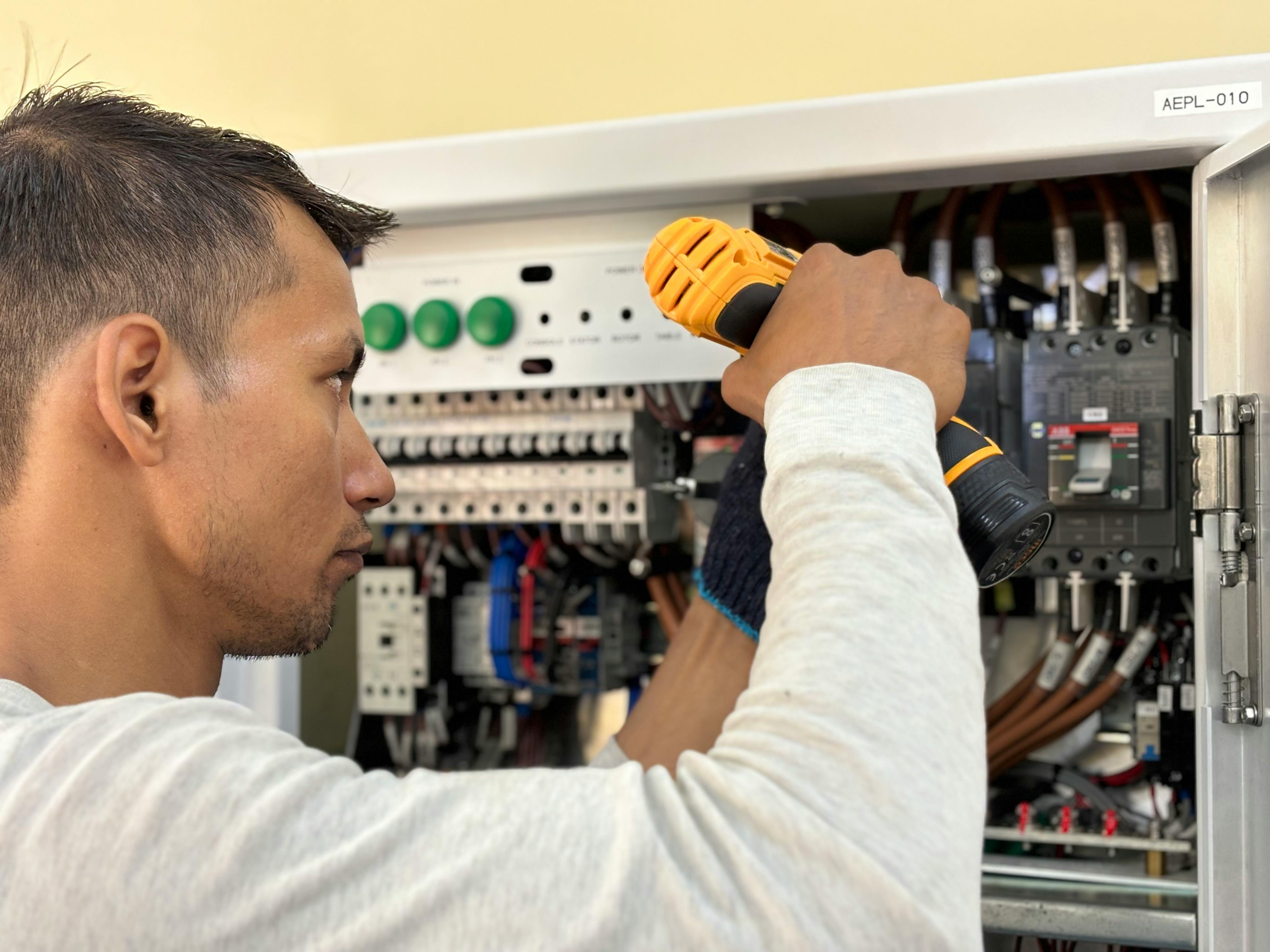 Contractor discovery